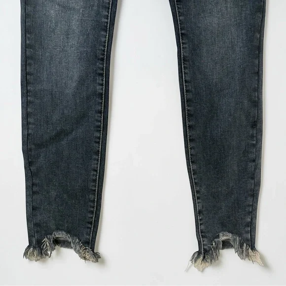 Judy Blue Size 9 / 29 "Fringe With Benefits" Shark Bite Mid-Rise Jeans 88400 NWT - Picture 8 of 11